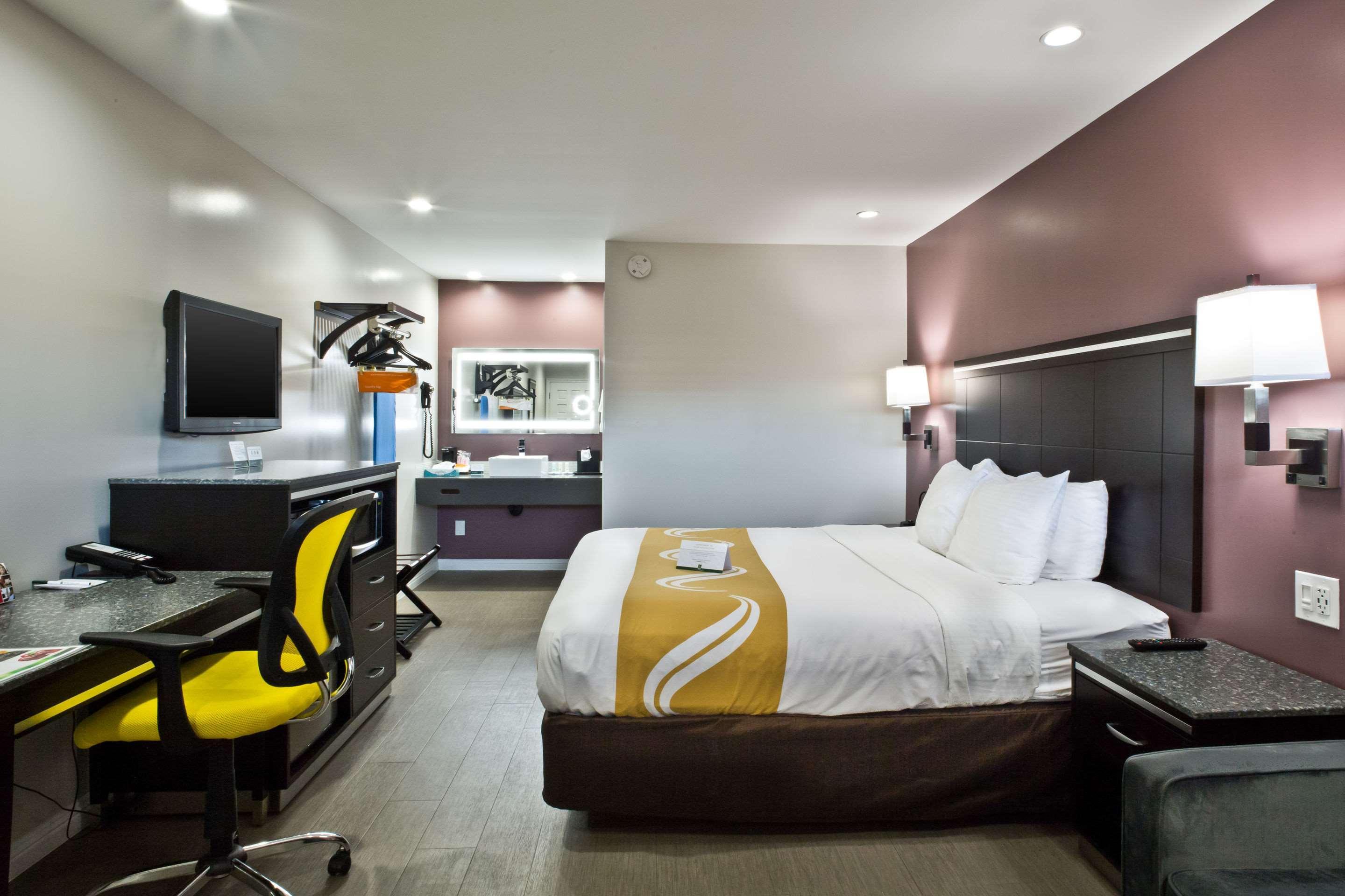Bay Area & Hotel 3*